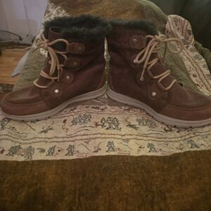 Sorel Brown Winter Boots with Cream Accents
